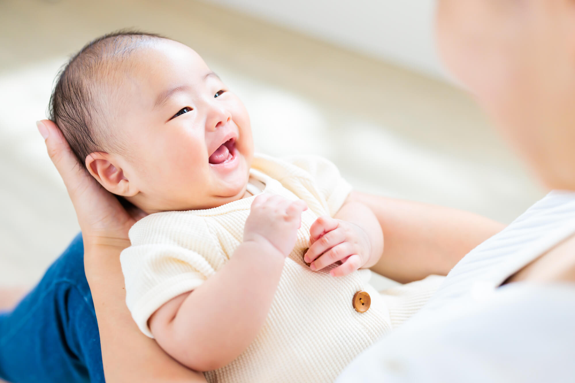 眉間にシワを寄せるより、笑顔の多い人生を！